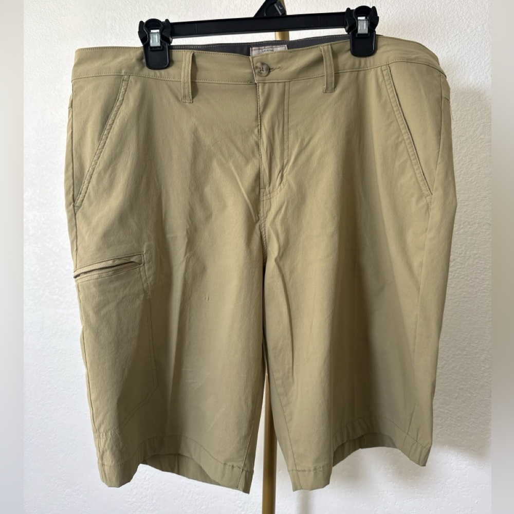 Weatherproof Vintage Men’s Khaki Hybrid Cargo Shorts Size 38